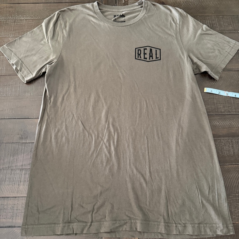 Men’s REAL Cape Hatteras Short Sleeve Crewneck Surf T‑Shirt in Olive Green. XL